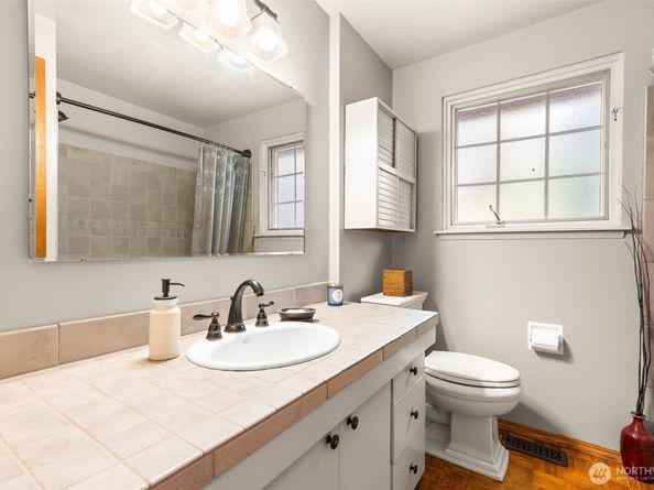 17015 32nd Avenue NE, Lake Forest Park WA 98155