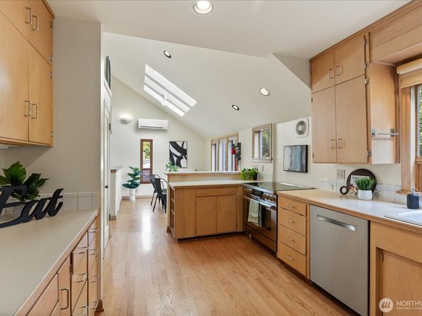 11307 24th Avenue NE, Seattle WA 98125