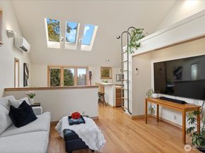 11307 24th Avenue NE, Seattle WA 98125