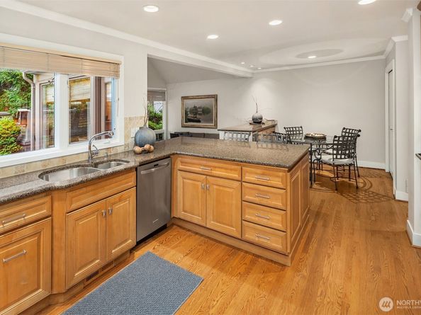 1728 Bellevue Way NE, Bellevue WA 98004