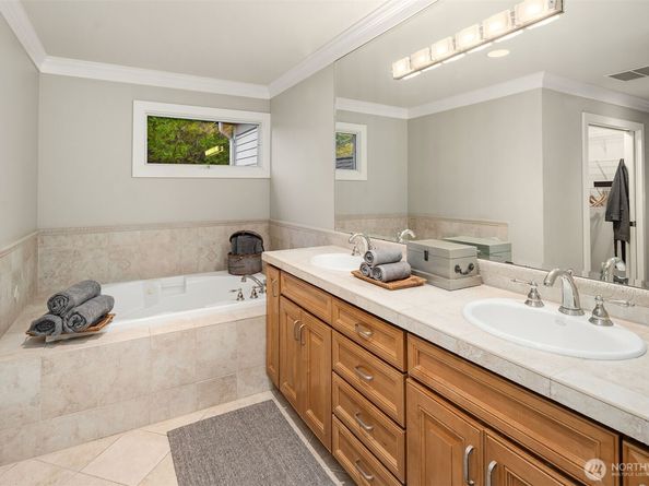 1728 Bellevue Way NE, Bellevue WA 98004