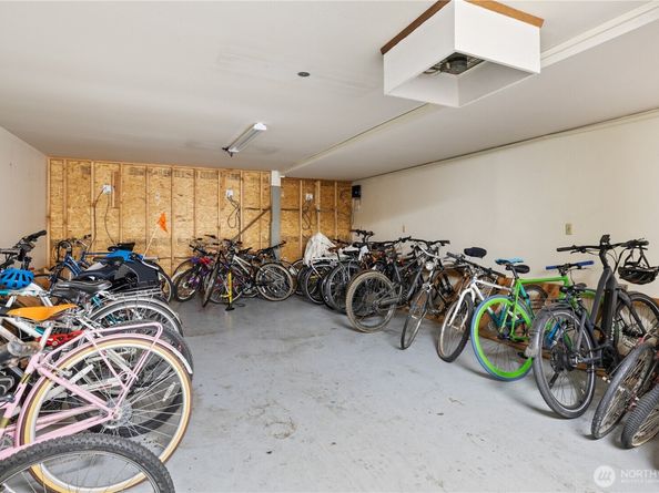 7021 Sand Point Way B204, Seattle WA 98115