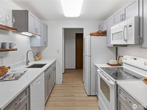 7021 Sand Point Way B204, Seattle WA 98115
