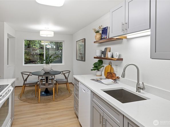 7021 Sand Point Way B204, Seattle WA 98115