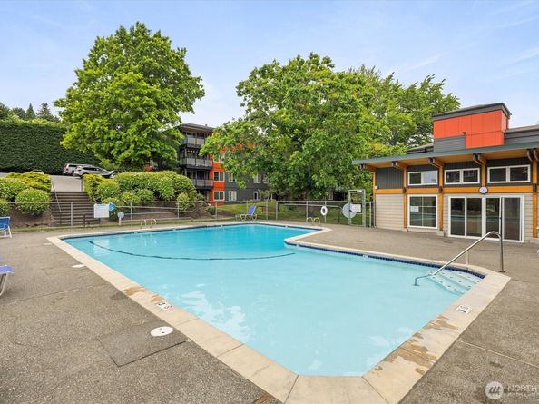 7021 Sand Point Way B204, Seattle WA 98115