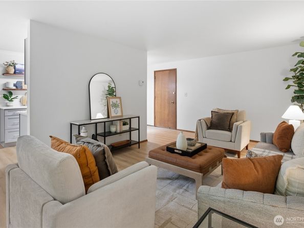 7021 Sand Point Way B204, Seattle WA 98115
