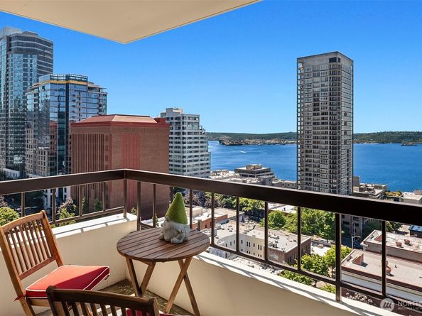 2201 3rd Avenue 2003, Seattle WA 98121