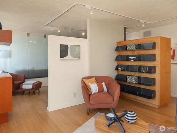 2201 3rd Avenue 2003, Seattle WA 98121