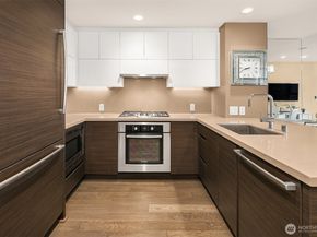 588 Bell St 2405S, Seattle WA 98121