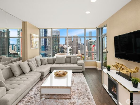 588 Bell St 2405S, Seattle WA 98121