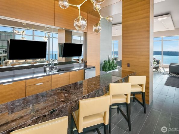 588 Bell St 2405S, Seattle WA 98121