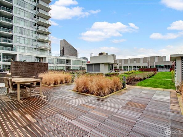 588 Bell St 2405S, Seattle WA 98121