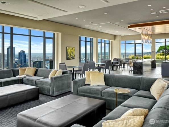 588 Bell St 2405S, Seattle WA 98121