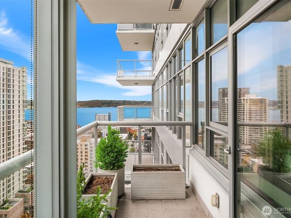 588 Bell St 2405S, Seattle WA 98121