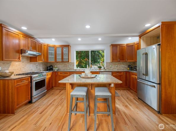 2708 NE 98th Street, Seattle WA 98115