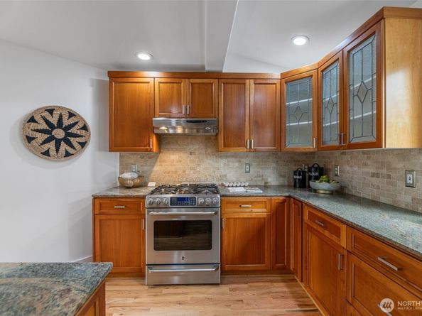 2708 NE 98th Street, Seattle WA 98115