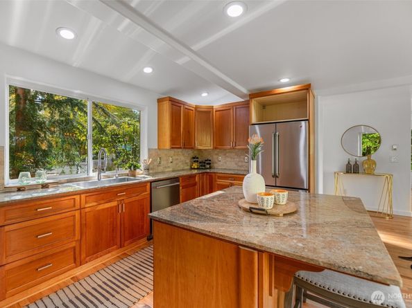 2708 NE 98th Street, Seattle WA 98115