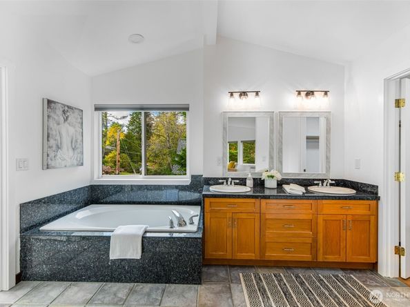 2708 NE 98th Street, Seattle WA 98115