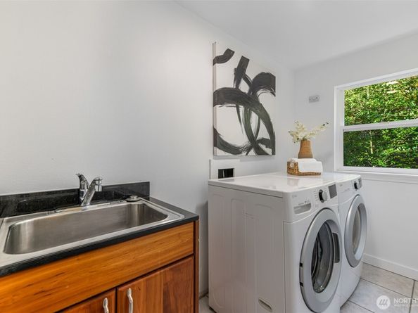 2708 NE 98th Street, Seattle WA 98115