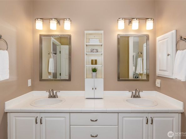 5500 Harbour Pointe Boulevard B202, Mukilteo WA 98275