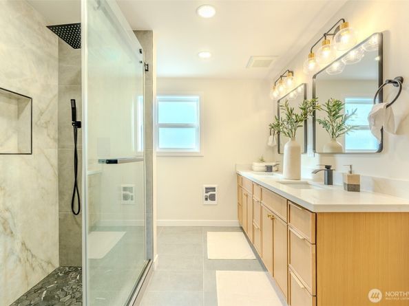 16425 Benson Road S, Renton WA 98055