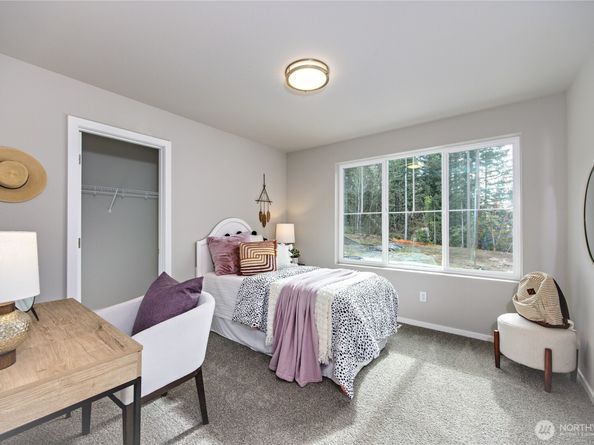 278 NE Shadowhawk Lane, Bremerton WA 98311