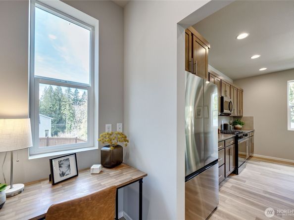 278 NE Shadowhawk Lane, Bremerton WA 98311