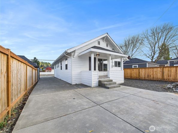 305 Meadow Avenue N, Renton WA 98057