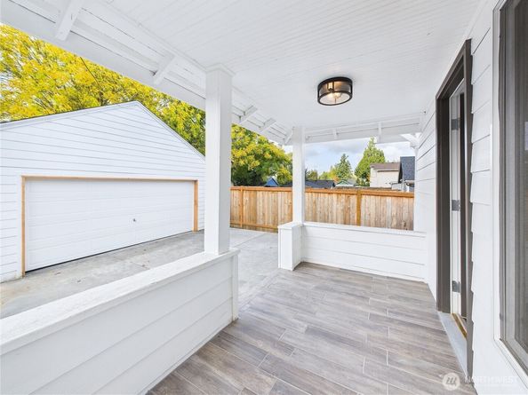 305 Meadow Avenue N, Renton WA 98057