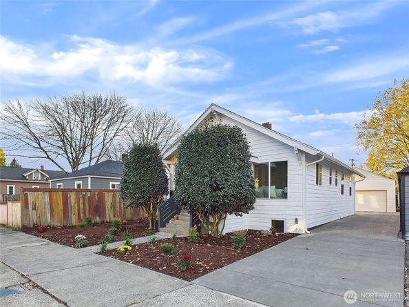 305 Meadow Avenue N, Renton WA 98057
