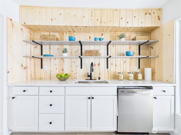 305 Meadow Avenue N, Renton WA 98057