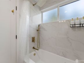 13652 99th Avenue NE, Kirkland WA 98034