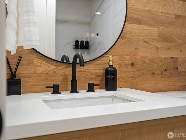 13652 99th Avenue NE, Kirkland WA 98034