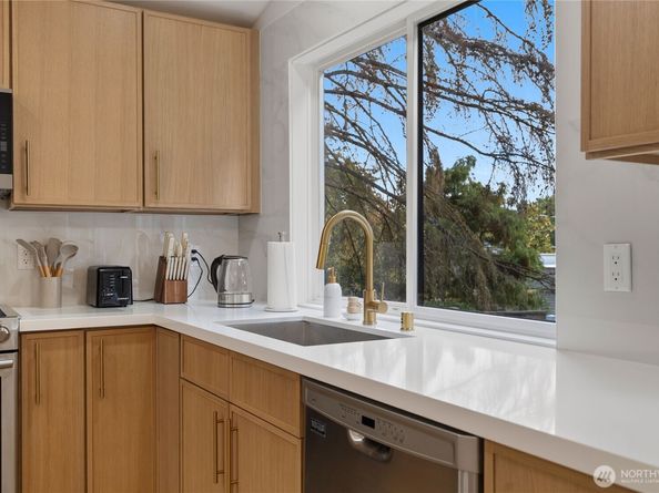 13652 99th Avenue NE, Kirkland WA 98034