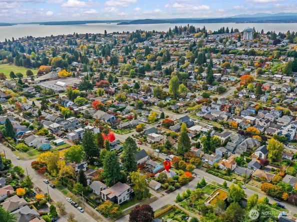 3420 32nd Avenue W, Seattle WA 98199