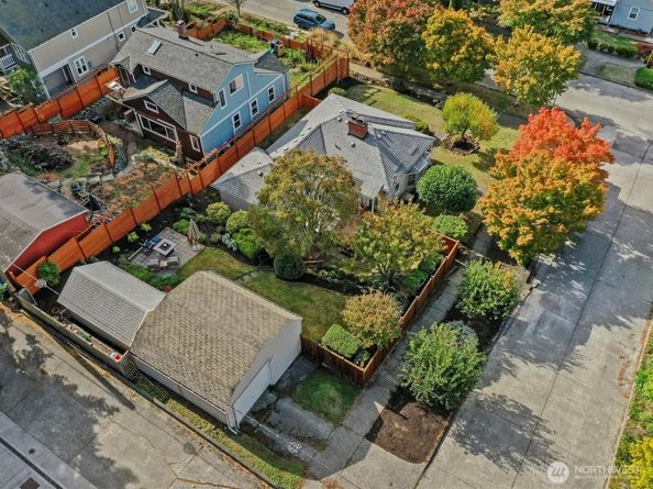 3420 32nd Avenue W, Seattle WA 98199