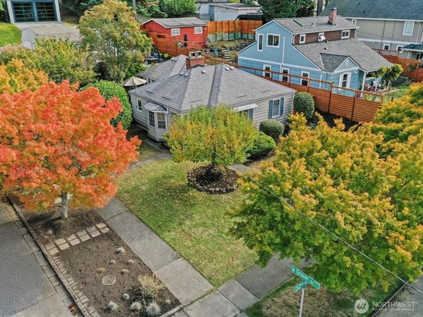 3420 32nd Avenue W, Seattle WA 98199