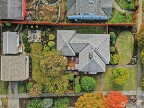 3420 32nd Avenue W, Seattle WA 98199