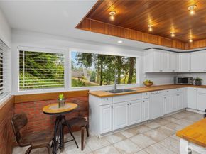 2008 E Lake Sammamish Parkway NE, Sammamish WA 98074