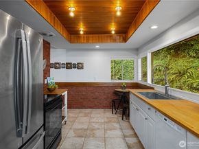 2008 E Lake Sammamish Parkway NE, Sammamish WA 98074