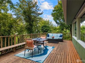 2008 E Lake Sammamish Parkway NE, Sammamish WA 98074
