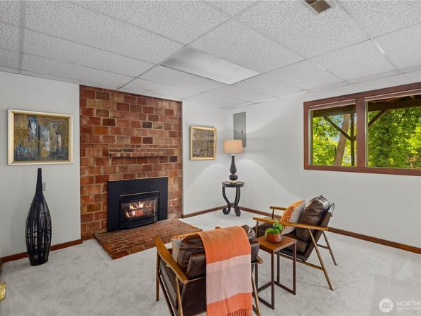 2008 E Lake Sammamish Parkway NE, Sammamish WA 98074