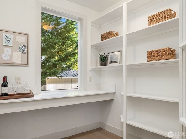 6809 120th Avenue NE, Kirkland WA 98033