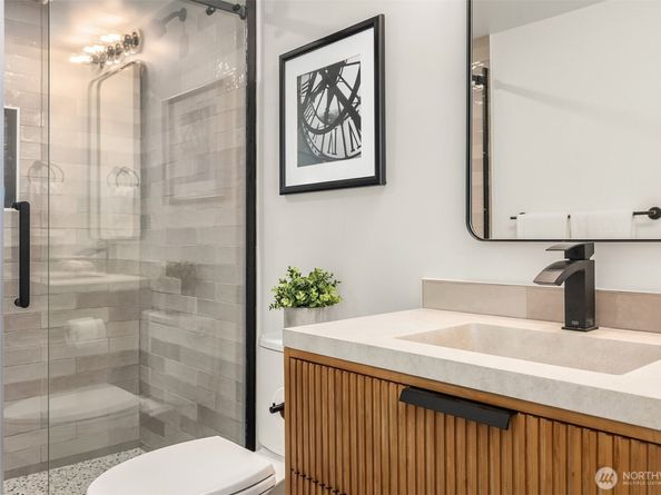 4318 NE 41st Street, Seattle WA 98105