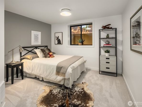 4318 NE 41st Street, Seattle WA 98105
