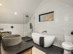 4318 NE 41st Street, Seattle WA 98105