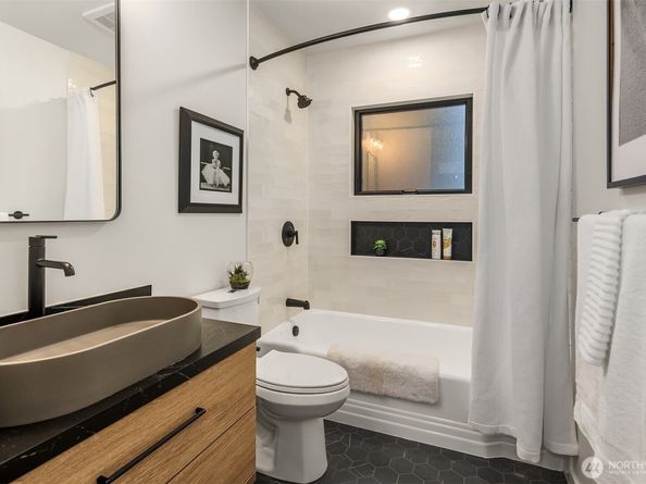 4318 NE 41st Street, Seattle WA 98105