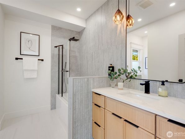 4205 5th Avenue NW, Seattle WA 98107