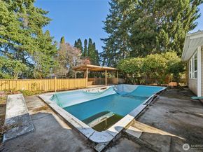 1015 E Chicago Street, Kent WA 98030