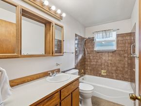 1015 E Chicago Street, Kent WA 98030